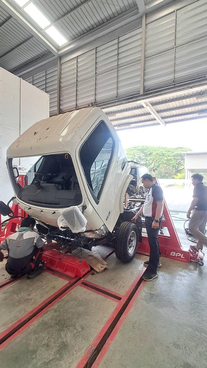 Celettegroup's tweet photo. Two Hino trucks with cab frame damage are being repaired using our BPL heavy duty repair system. With the Celette CMC4000 frame measuring system and AXIS4000 mobile truck wheel alignment system in action, OEM geometry is precisely restored. https://t.co/nD83zkEpGK
