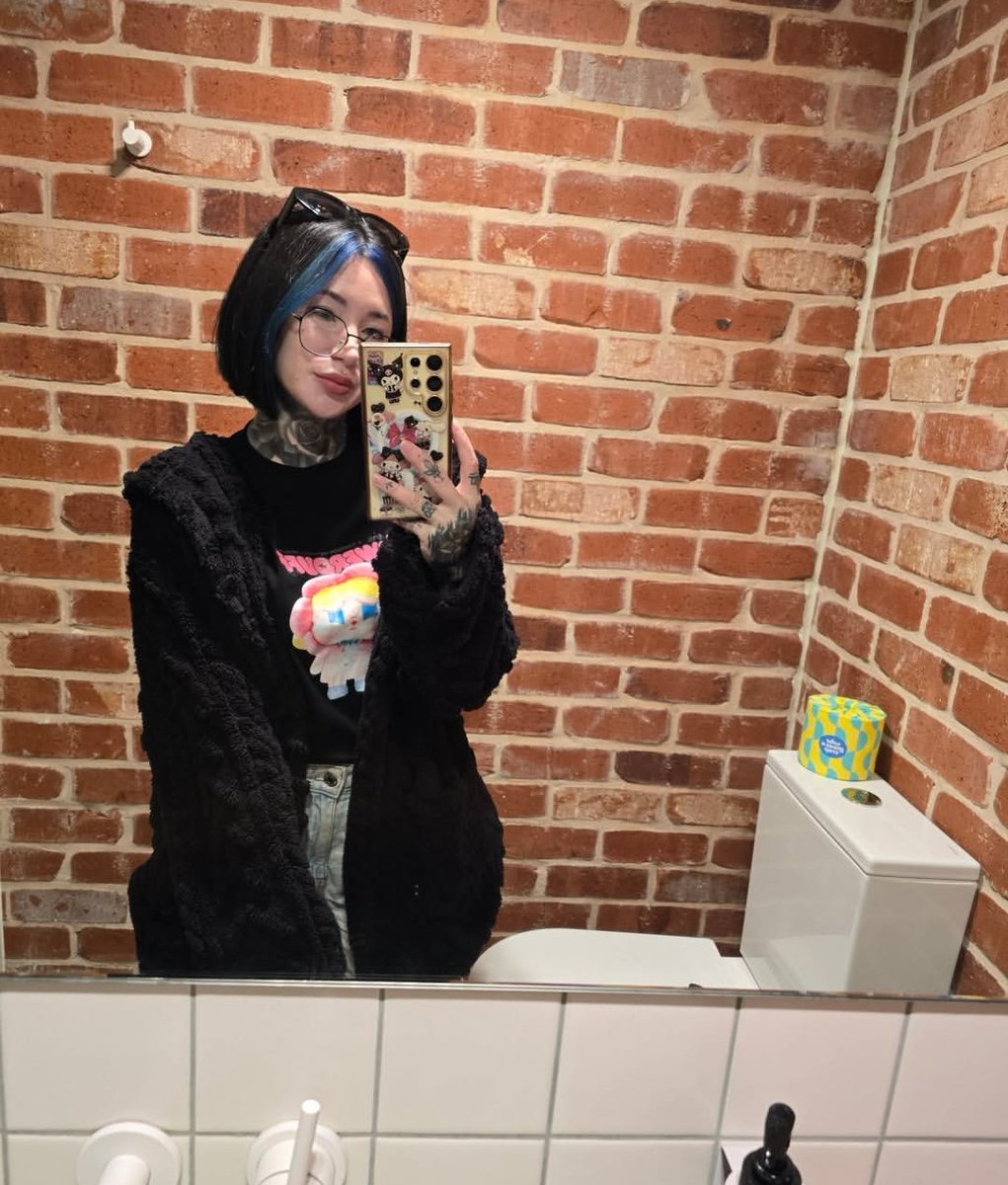KataKlahan's tweet image. Brick. #asian #asianwoman #woman #czechwoman