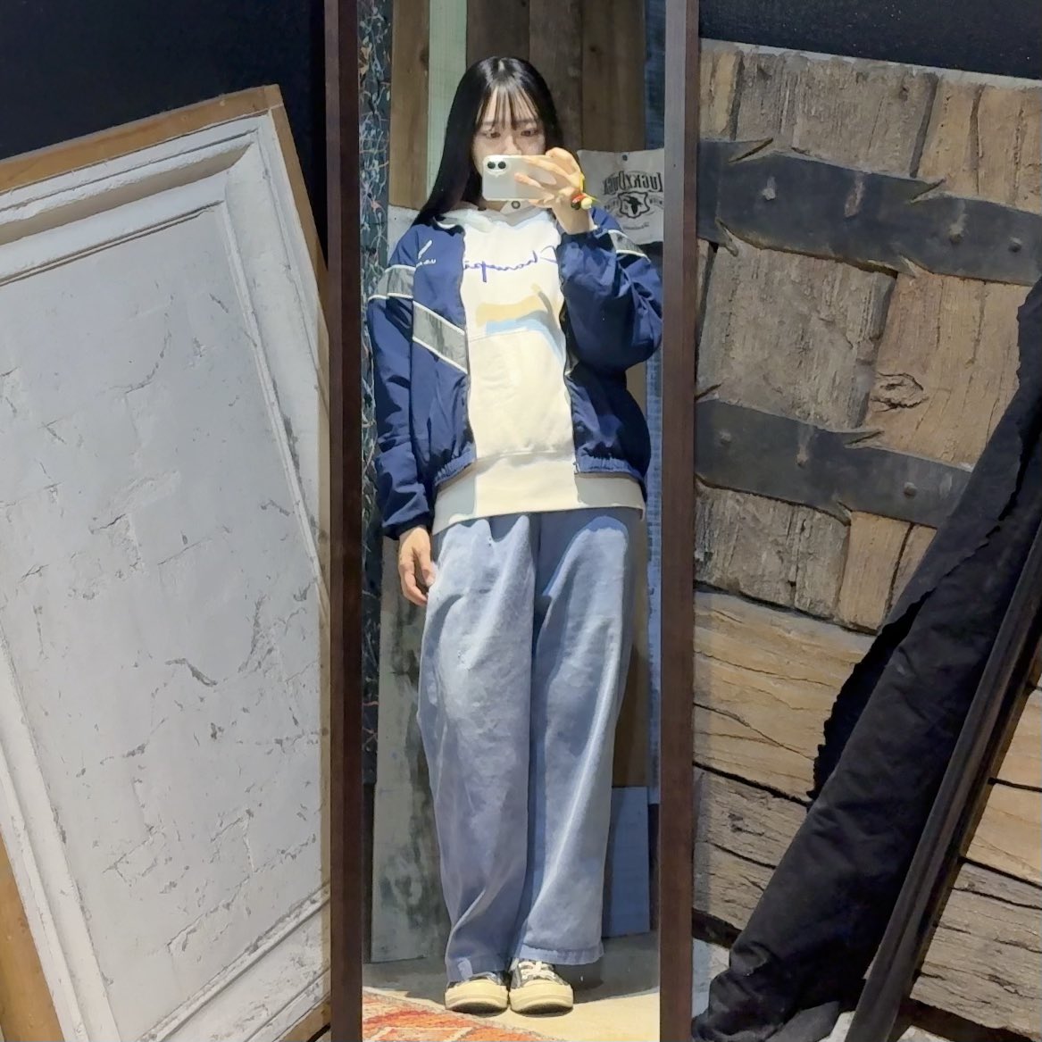 htmoo1523's tweet image. 今日も本日入荷のフレンチワークパンツ🩵

オーバーパンツなので大きめだけど、太めのシルエットがいいです🫶🏻
色味も最高〜✨

Champion REVERSE WEAVE
US AIR FORCE トレーニングジャケット
フレンチワークパンツ

#ootd #古着