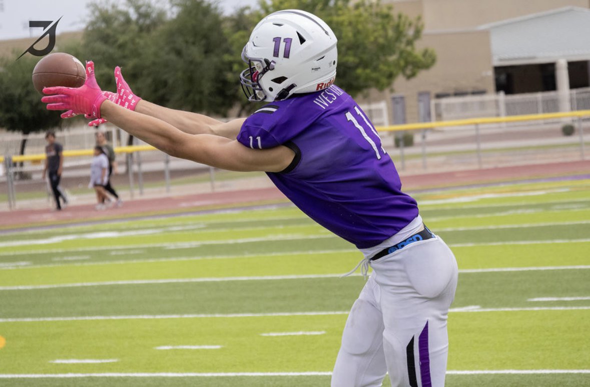 IvesterXander's tweet photo. Some highlights and photos from our last regular spring season game. #13u #football #TE #DE #WR #offense #defense https://t.co/NGsVdqXfXW