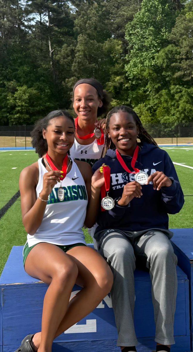 JayaBowick's tweet photo. Part of being a three-sport athlete: consistency, discipline, and results across the board. 🏃🏾‍♀️🥈
4x100. Up next: Sectionals.@HoyaTrackTeams https://t.co/OiI1uDmMKA