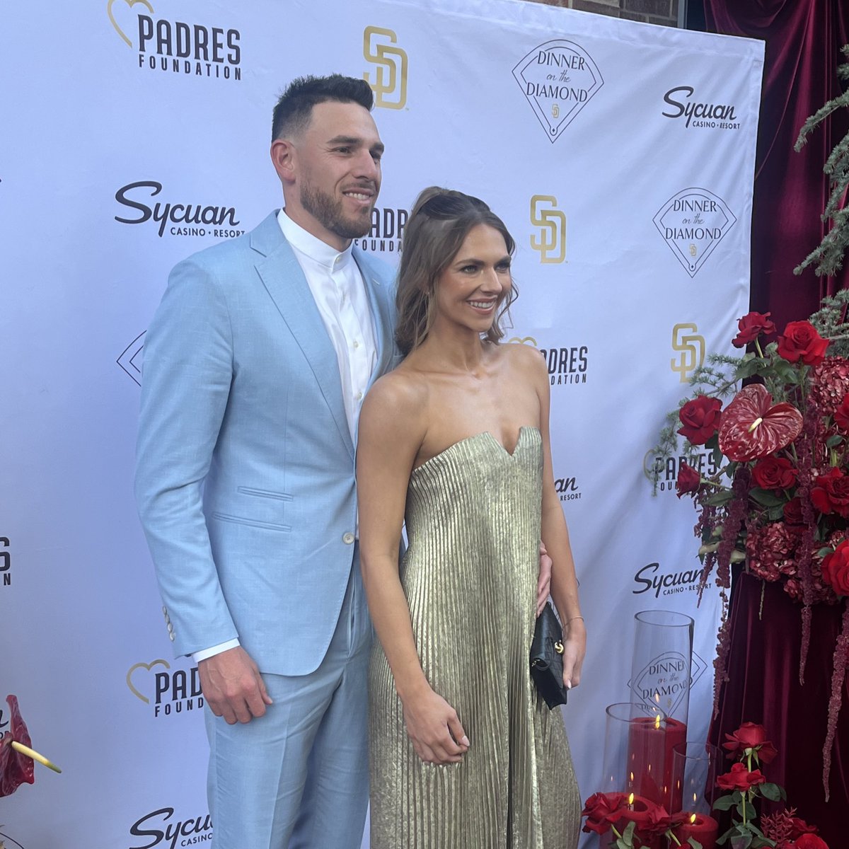 973TheFanSD's tweet photo. The Padres continue to arrive at Dinner on the Diamond! https://t.co/VzuJIU016g