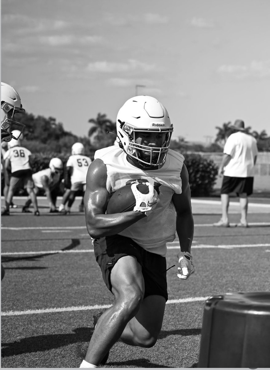 SelahJustice's tweet image. @FBAFOOTBALL4HG @coachPJGibbs @CoachJCauley @MarkHerzlich #SpringBall #runningback