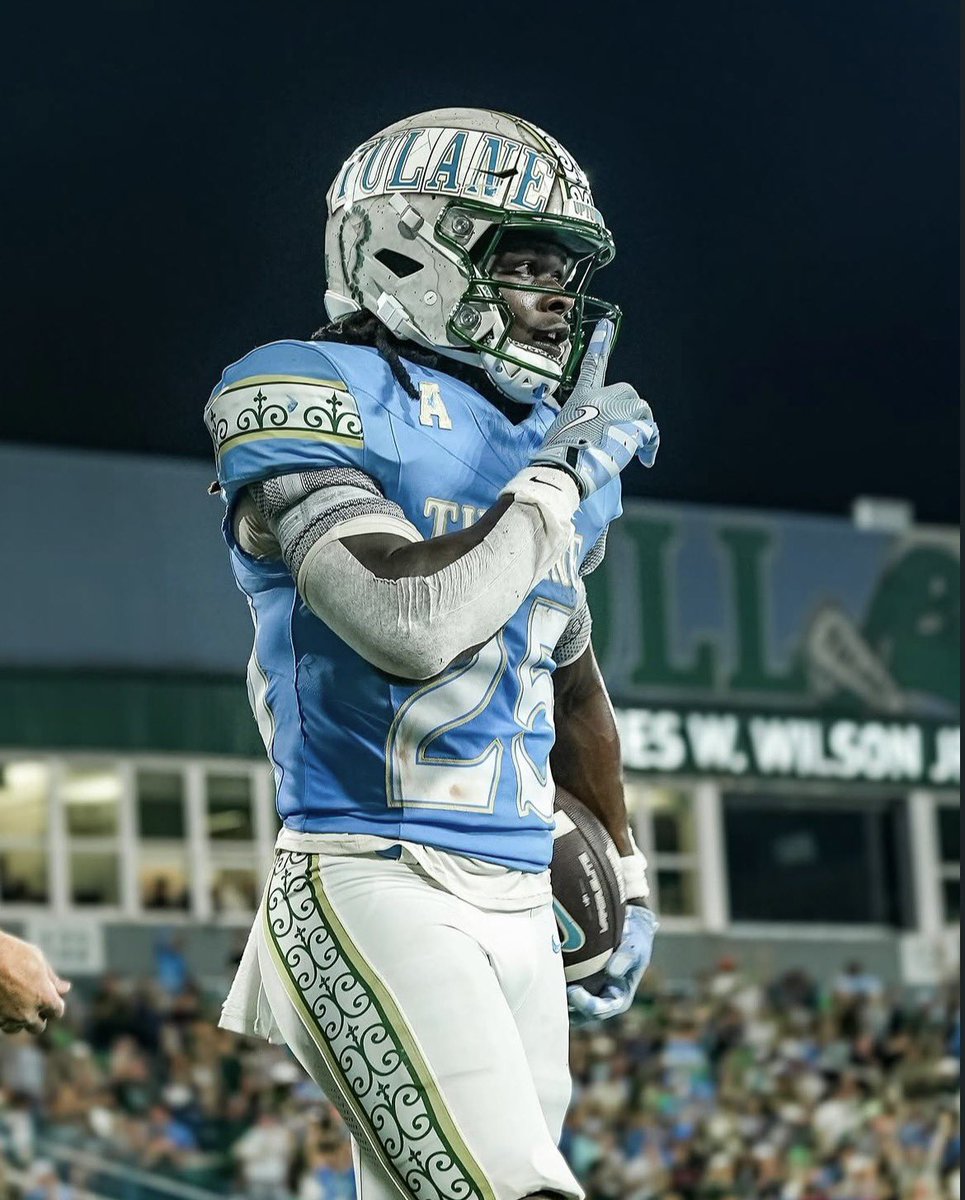 EliKing_1_'s tweet photo. After a great conversation with @braydenbrez, I am Beyond Blessed to receive another Offer from Tulane University!! #rollwave🌊 @RecruitWarriors @ScoutFball @JHaglerDBZ @CoachDChapman30 @ChadSimmons_ @TomLoy247 @CoachTyroneKing @HallTechSports1 @AL7AFootball @coachmarkf https://t.co/d1CG9Hijqd