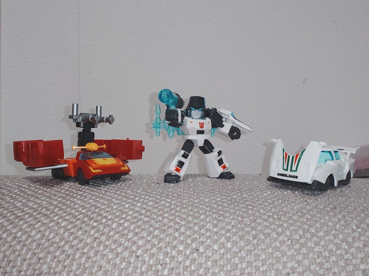 Alfes2010's tweet photo. blockees　トランスフォーマー　04
4、5、6のセット集めることで 2010ロディコンチームやガル様チームや ビークルコンバットロンが揃ってくるのね。
それぞれの印刷が相変わらず すごいなと思う。

#TFTOYの面白さを伝え隊
#トランスフォーマー 
#blockees https://t.co/PRYB5wb0dw