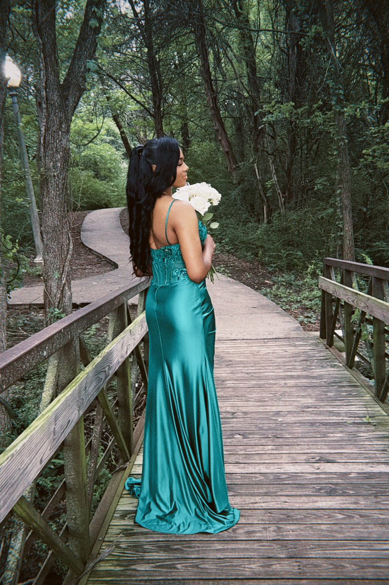 AmariByles2026's tweet photo. Better in Green💚☘️#Prom2026 https://t.co/Ylo8tXeLcB