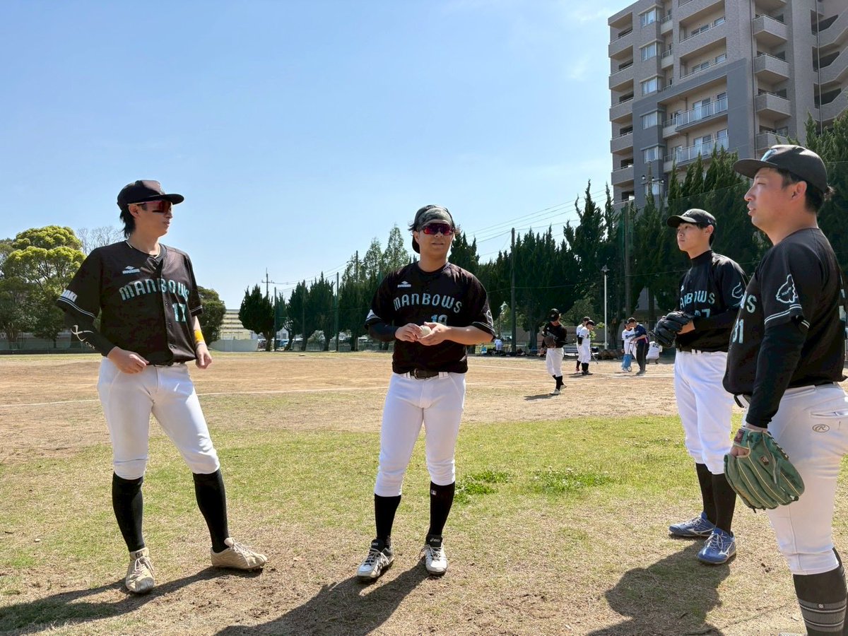 MITOMANBOW's tweet photo. 📣4/26（日)活動報告⚾️

20人で紅白戦！
所属人数が多いおかげで、自チームのみで紅白戦ができちゃいます！

黒ユニ、白ユニとも揃えています！

結果の方は…
15対13で白ユニの勝利🏆

一人一人良いプレーをしてました👍 https://t.co/NTvPueMkZS
