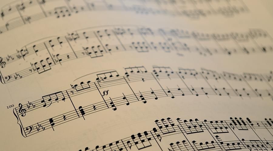 scarletmoon_'s tweet image. The world premiere livestream of "Monochrome Memories" by Goomin "Nauts" Nam, an original piano and saxophone piece, is starting in 30 minutes (8:30pm CST): music.northwestern.edu/live/mcclintock #gamemusic #vgm #classical #piano #saxophone @SuperNauts