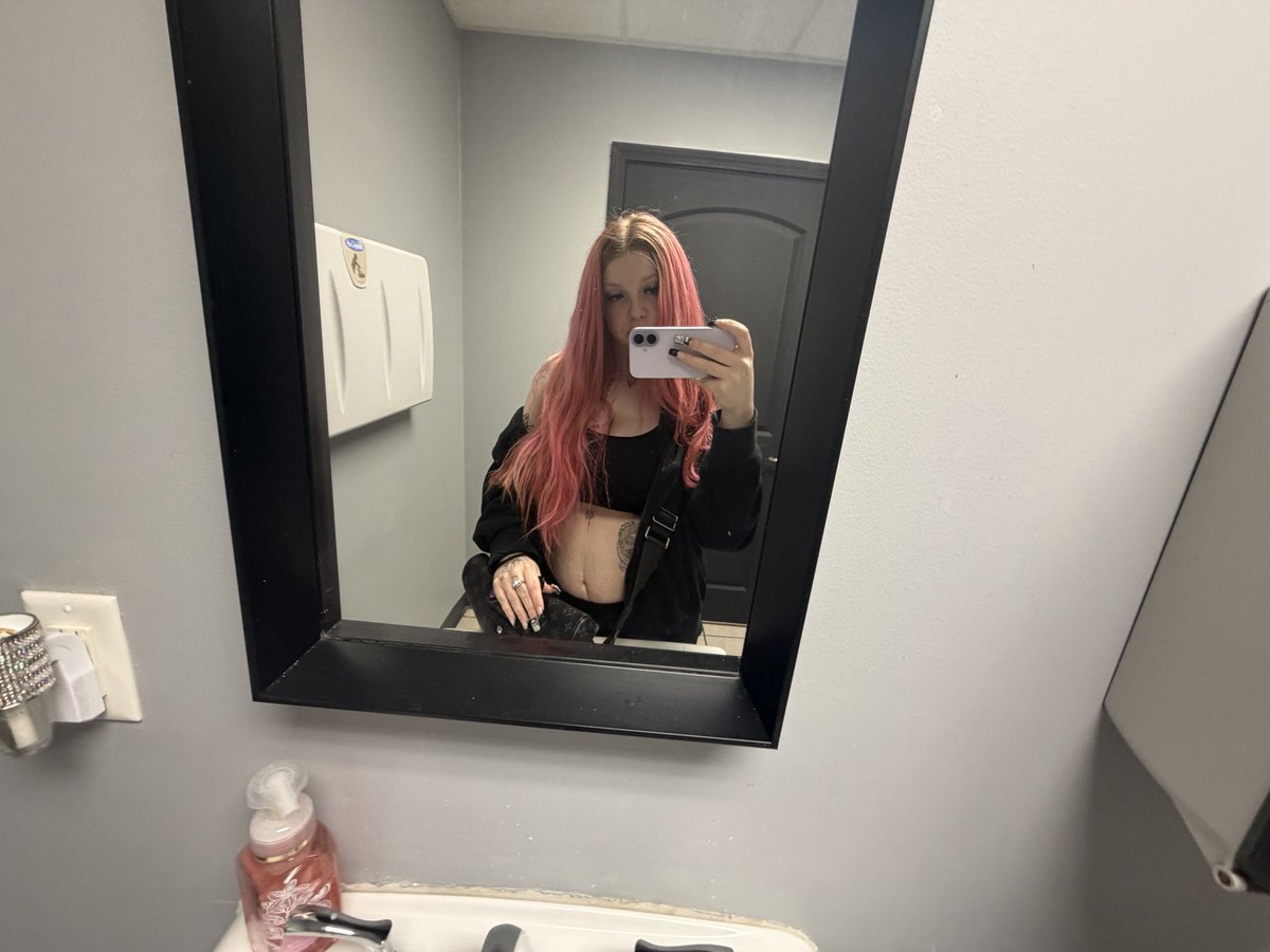 chey tweet media