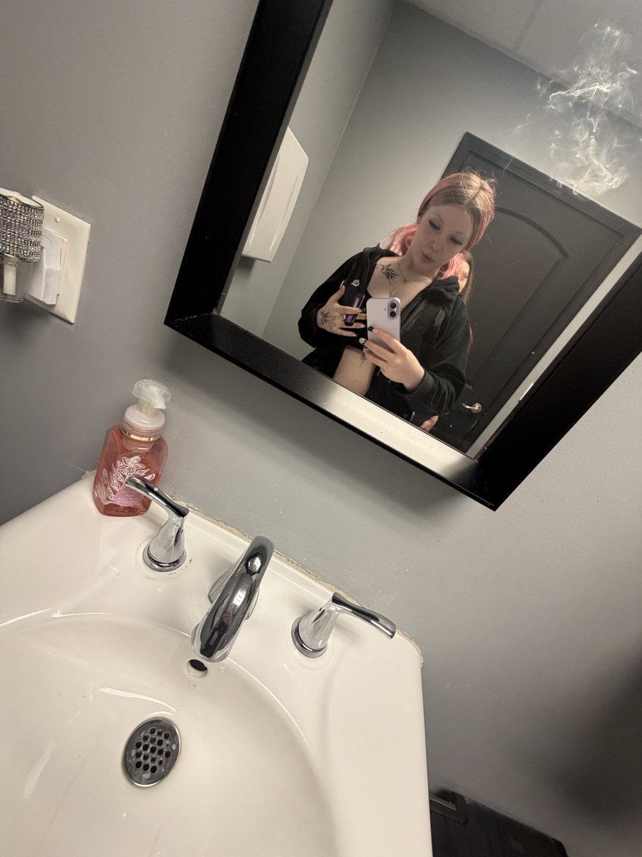 chey tweet media