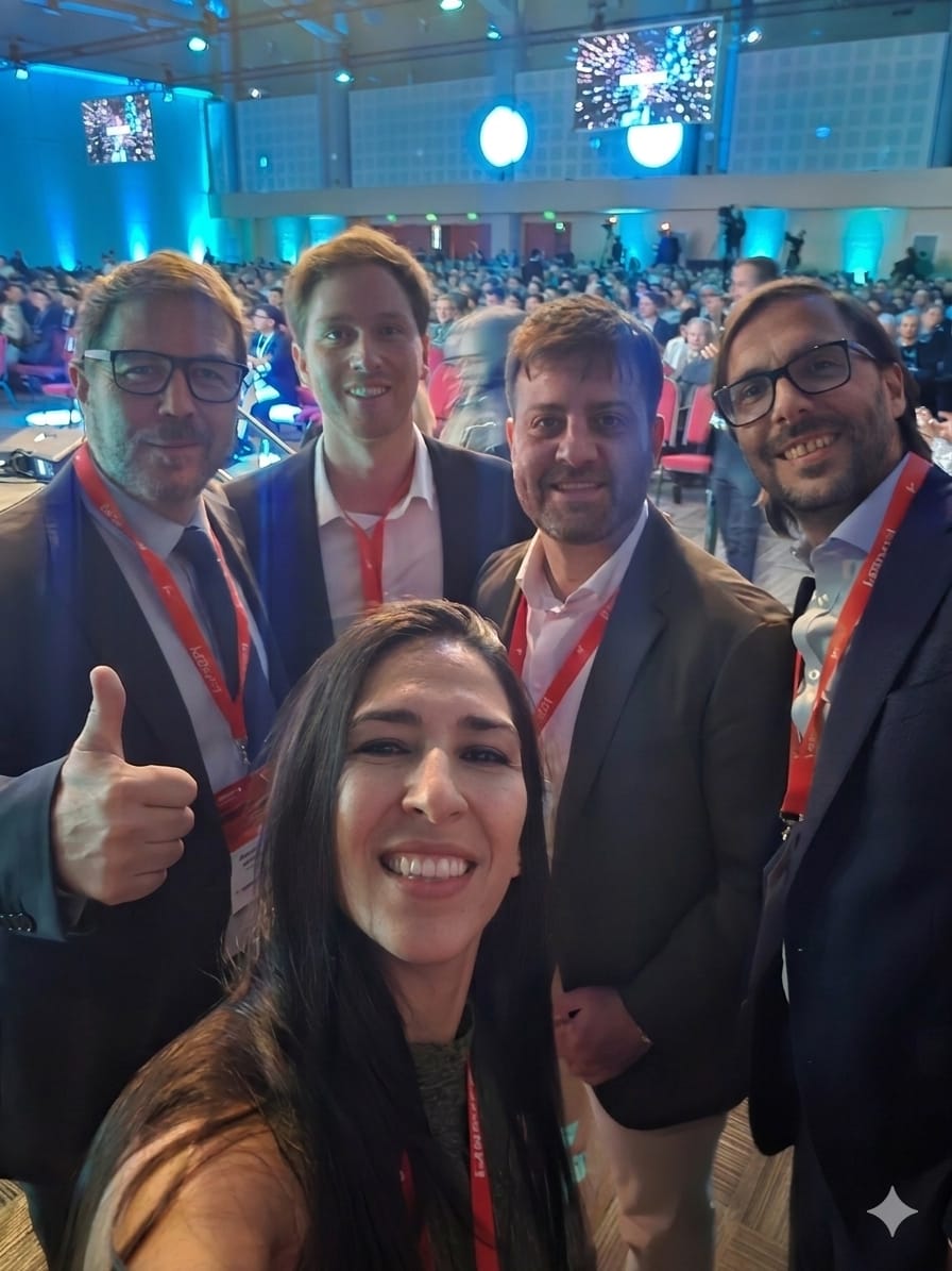 solelopez_rava's tweet photo. Ayer tuve la gran oportunidad de estar en el Congreso Económico Argentino @ExpoEFI, compartiendo panel con estos grosos! @0800nacho
@diegomb80 @dpalais_ @julianyosovitch 
Gracias a todos por acompañarnos! https://t.co/sE4j5Hqfze