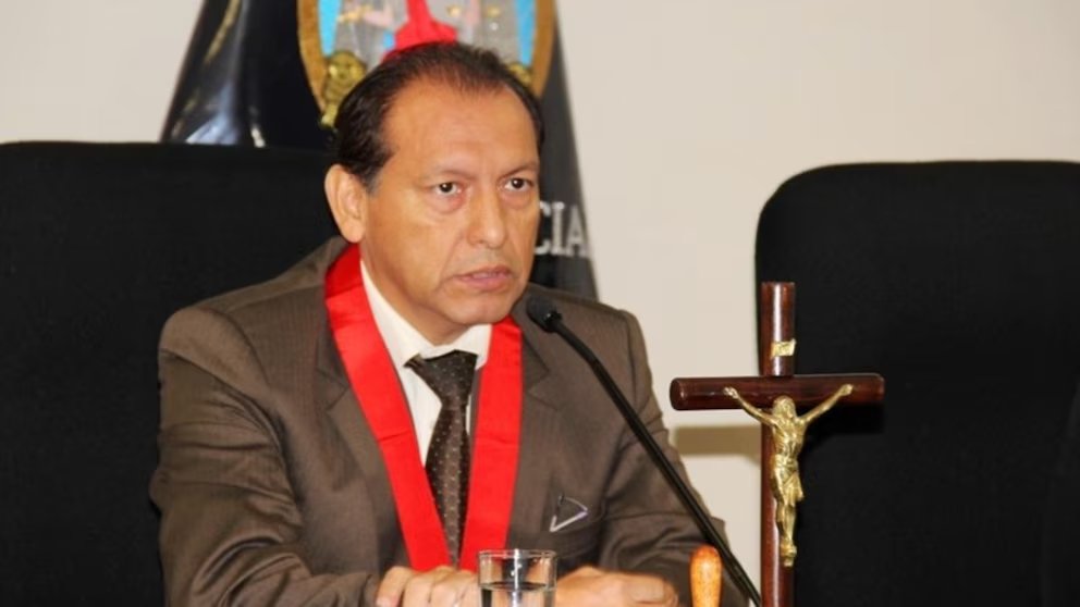 Mis respetos Dr. Oswaldo Ordoñez Alcántara, por hacer respertar la ley y la Constitución, recuerda que estas lacras de los integrantes de la JNJ tarde temprano pagaran todas sus barrabasadas .. Te admiramos  la Facultad de Derecho de San Marcos te respeta.