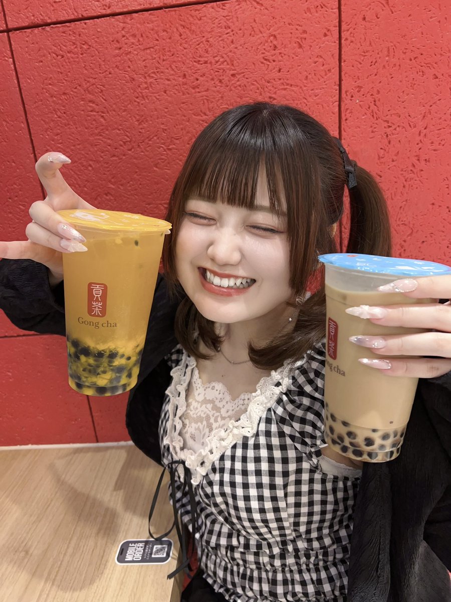 cheriibyuns's tweet photo. when your idol looks genuinely happy in photos 🥺 https://t.co/8CVNB5VP6I