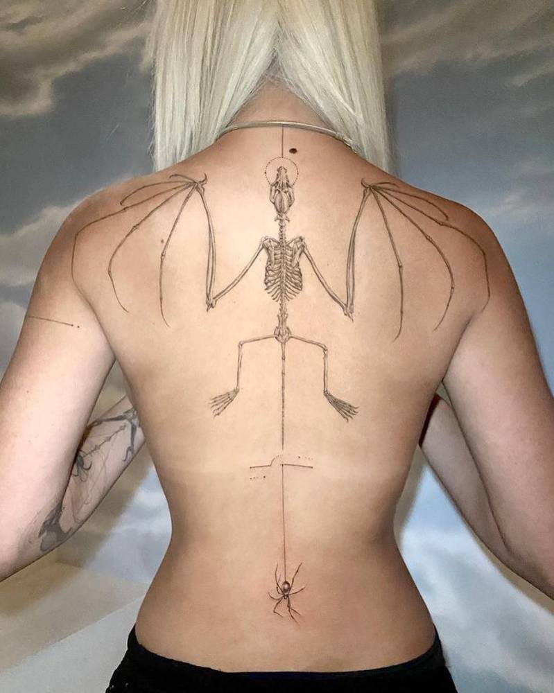 doja cat’s back tattoo is so iconic