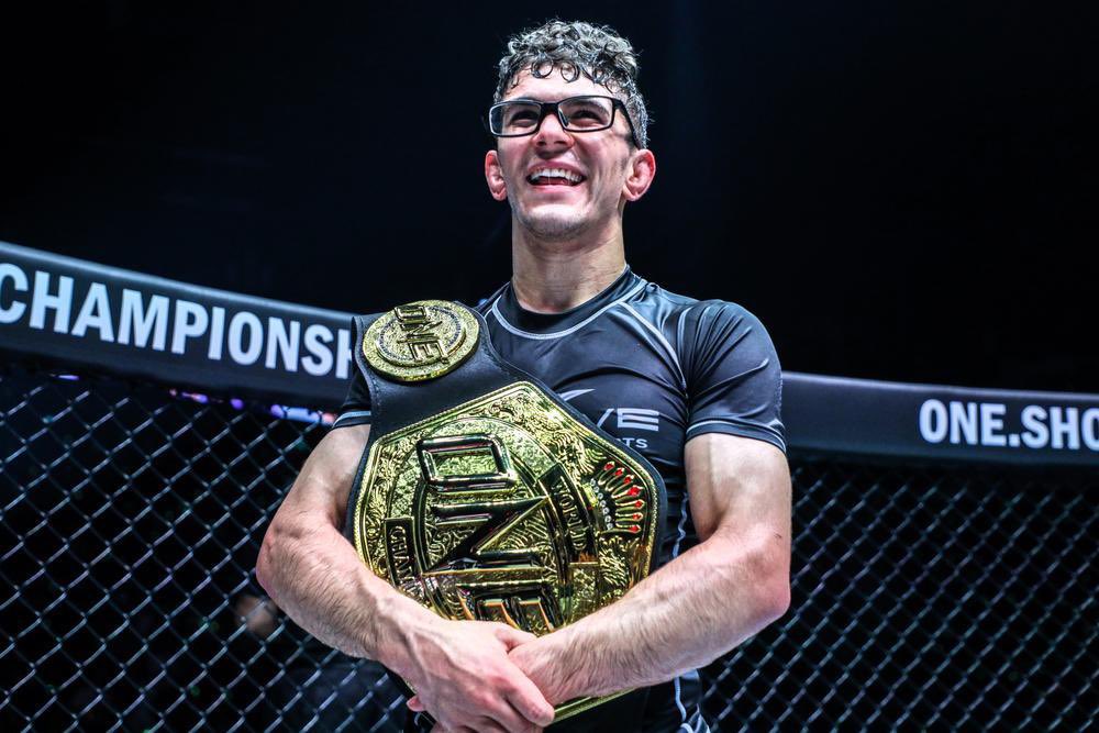 CageSideNote's tweet image. 【👀👀👀】

柔術でお馴染みのマイキームスメシ🇺🇸がMMA挑戦か。

2026年後半のデビューを目指している。

#UFC