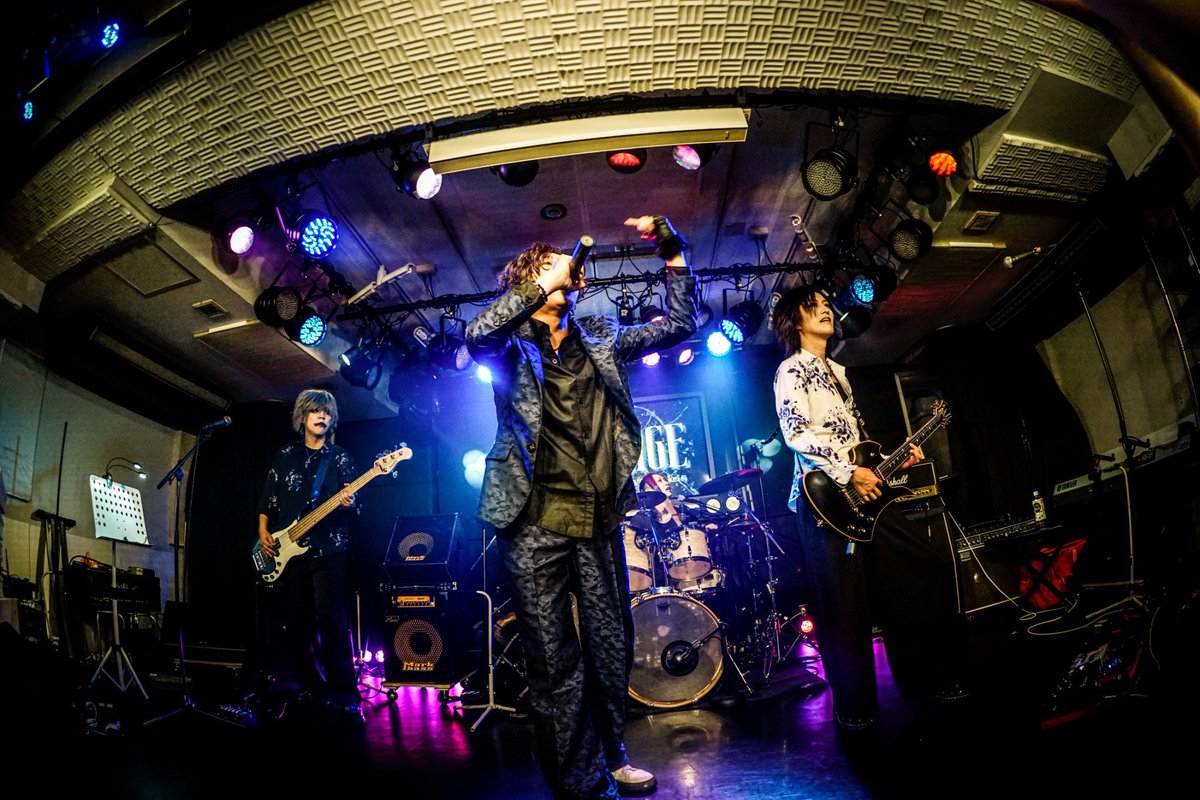 omerge_official's tweet photo. 4/26 EXTREME （@Rockbar_EXTREME ）1周年記念祭
改めまして、1周年おめでとうございます🎉
対バンさんもお客さんも最高でした🍻

💄@hairmake_H 
📸@aikiryu 

1.QUEEN /ROUAGE
2.惡の華 /BUCK-TICK
3.Cureless /L'Arc〜en〜Ciel
4.I LOVE YOU /BODY
5.ピンクスパイダー /hide with Spread Beaver https://t.co/5W14lZDLWr
