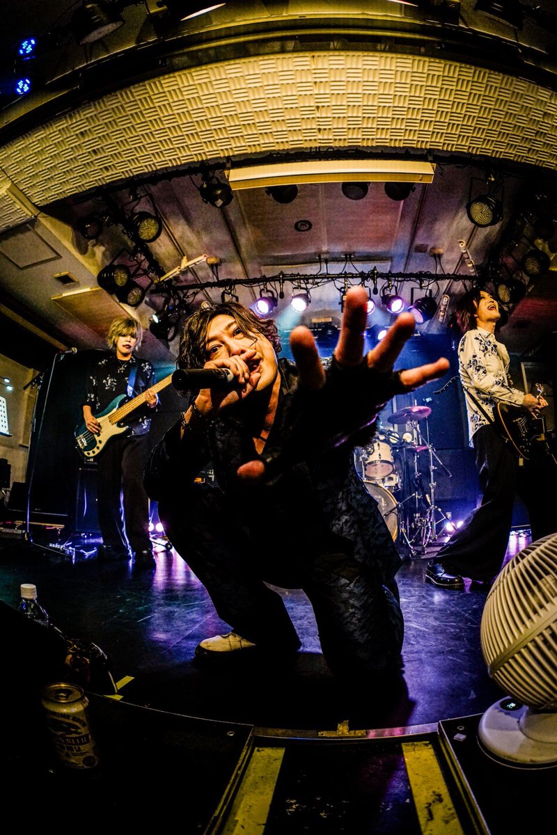 omerge_official's tweet photo. 4/26 EXTREME （@Rockbar_EXTREME ）1周年記念祭
改めまして、1周年おめでとうございます🎉
対バンさんもお客さんも最高でした🍻

💄@hairmake_H 
📸@aikiryu 

1.QUEEN /ROUAGE
2.惡の華 /BUCK-TICK
3.Cureless /L'Arc〜en〜Ciel
4.I LOVE YOU /BODY
5.ピンクスパイダー /hide with Spread Beaver https://t.co/5W14lZDLWr