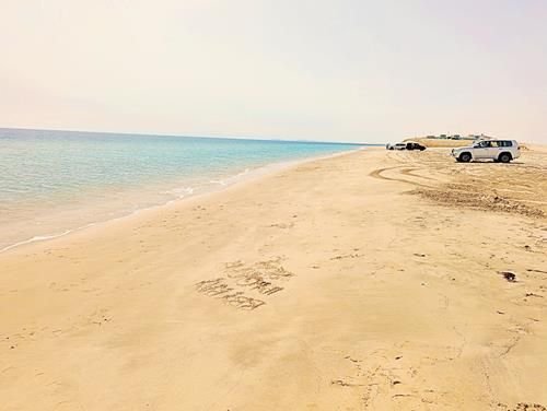 BaSnorkel's tweet image. No visit to #Qatar is complete without #dune bashing, #camel #riding , dune #surfing and, as Qatar has such a long #coastline, a visit to the #beach. backpackandsnorkel.com/Qatar/Day6/