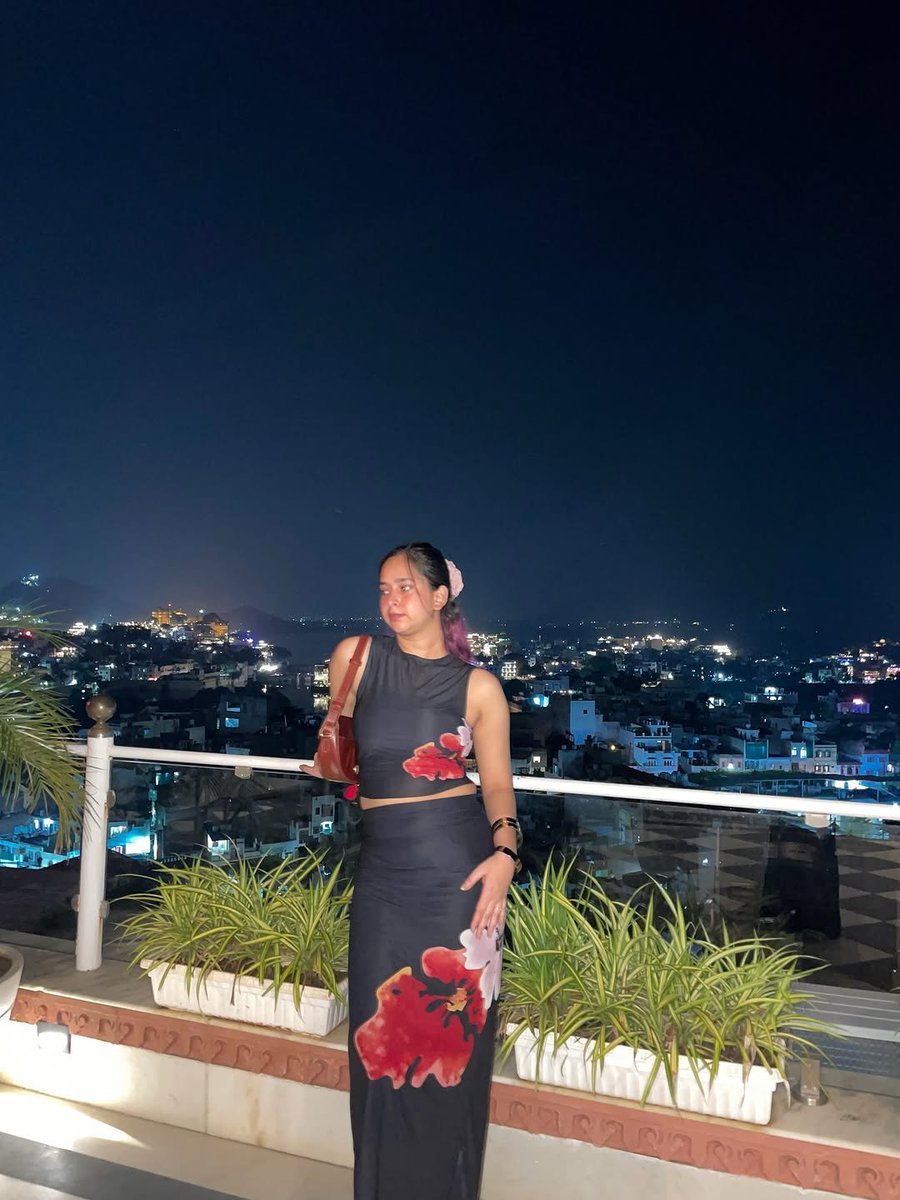 hammad279513's tweet photo. Life teaches us lessons that shape who we are ones we carry with us, guiding us toward becoming happier, better human beings.
#taksimmeydanı #USA250 #usafashion #USDSEK https://t.co/hF5HaSXooh