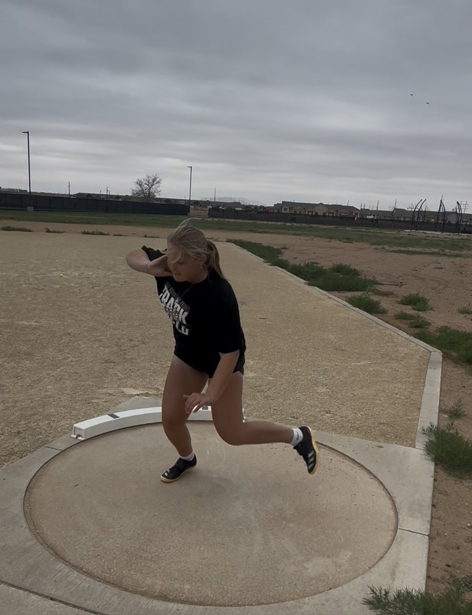 EMKnightsTrack's tweet photo. ⚔️Knights Shake Out Today Getting Prepped for Regionals⚔️
Huge Thank you to Frenship Memorial for the Hospitality‼️ https://t.co/RUqtyPlfUs