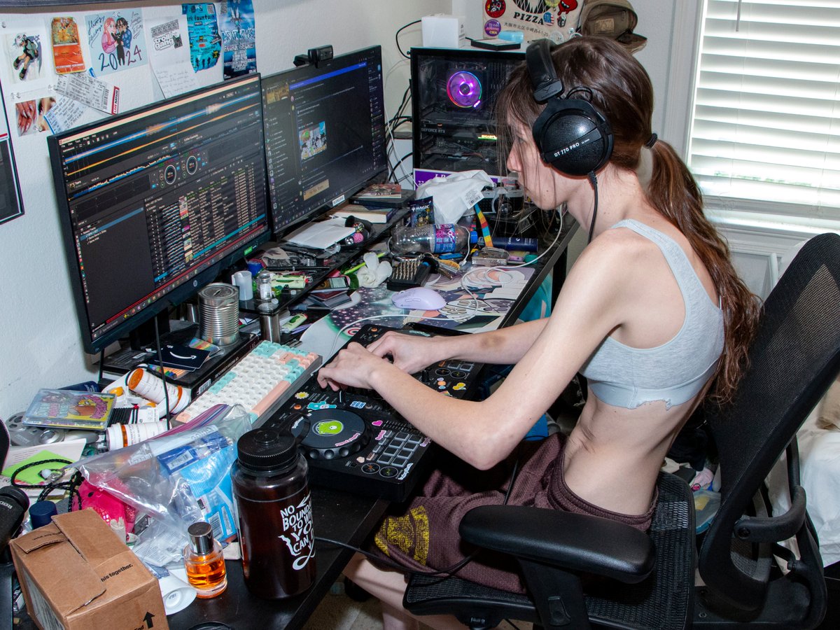 j. k. rawrling (pats house!) tweet media
