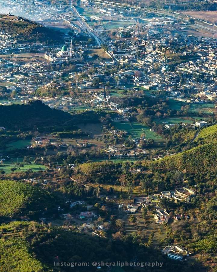 PakistanJannatt's tweet photo. Morning view of Bari imam in Islamabad from Loh-e-Dandi Marglla hills https://t.co/nVgZQYdtvE