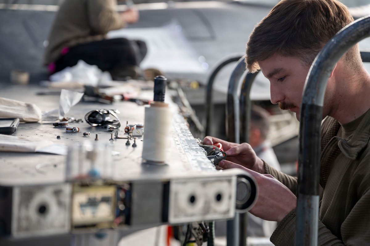 EielsonAirForce's tweet photo. Harnessing precision ๐ฏ
36th Fighter Generation Squadron weapons load members worked hard on their F-16s during RED FLAG-Alaska 26-1.
#RFA26 #FreeandOpenIndoPacific #ReadyAF #RedFlagAlaska https://t.co/aACgIiYBsI