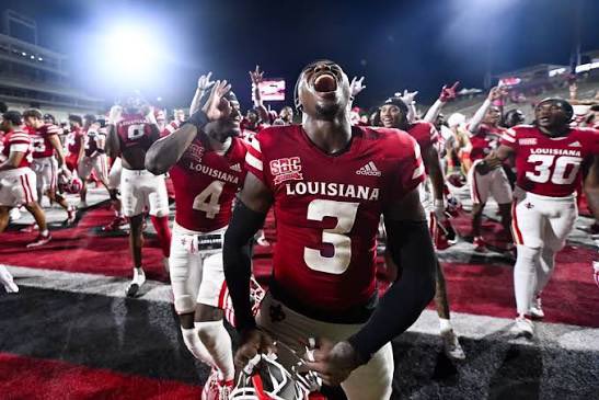 _travorfrost's tweet photo. After a great conversation with coach
@CoachLovings I am blessed to receive my 3rd D1 football offer from the University of Louisiana Lafayette 🟥⬜️ @RaginCajunsFB  @coach_pennock @CoachPMooney @Gulfport_FB https://t.co/SjI8oRABdZ