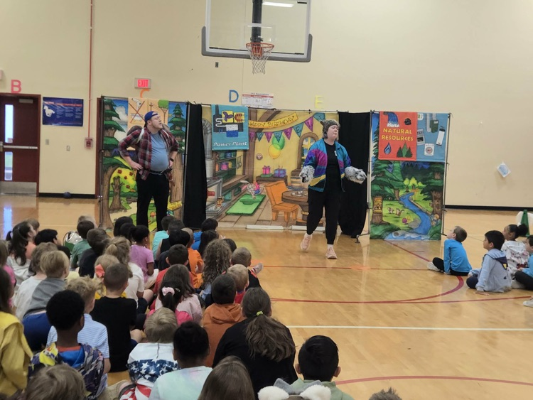 OESMustangs's tweet photo. Thank you to Ms. Volpert and our FRC for sponsoring Once Upon a Flame by LG&amp;E! Our primary students truly enjoyed this engaging and educational experience. We appreciate all you do to support our students! @oesmustangs https://t.co/WtKzQwpJc2