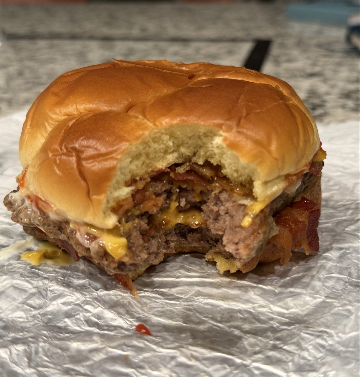 rottenpotato28's tweet image. burger burger #burger 🍔🥓😍#baconator @Wendys onomnomnom #sogood #foodporn #munchies