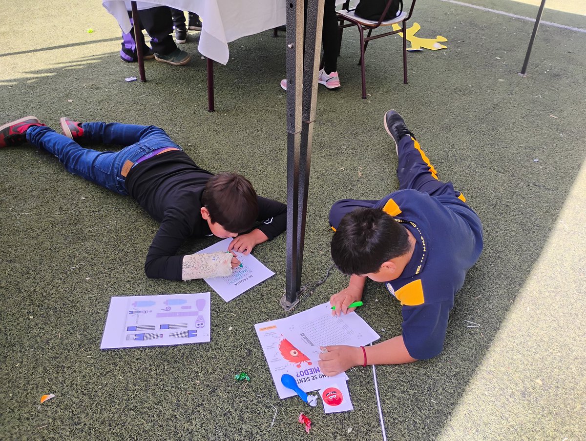 SENDAMOSTAZAL's tweet photo. "Feria de las Emociones" en Colegio del Camino Real.
🙂‍↕️🤭Los estudiantes descubrieron emociones, jugaron, aprendieron y compartieron con los distintos programas presentes con ¡Actividades lúdicas, Stands o informativos, juegos y sorpresas para todas las edades!🤹🏼‍♀️ https://t.co/l3EE9w5rie