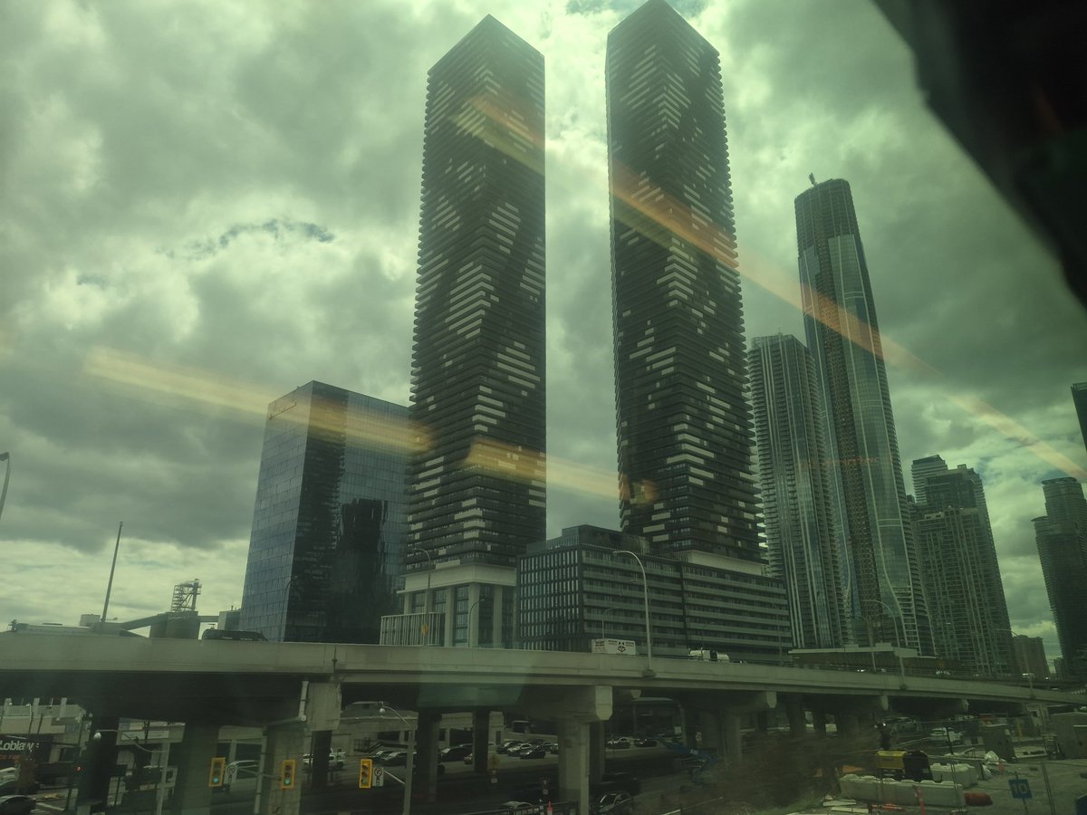 ihateclownz2's tweet image. My view from the
GO train Toronto 
#Toronto #TO #architecture