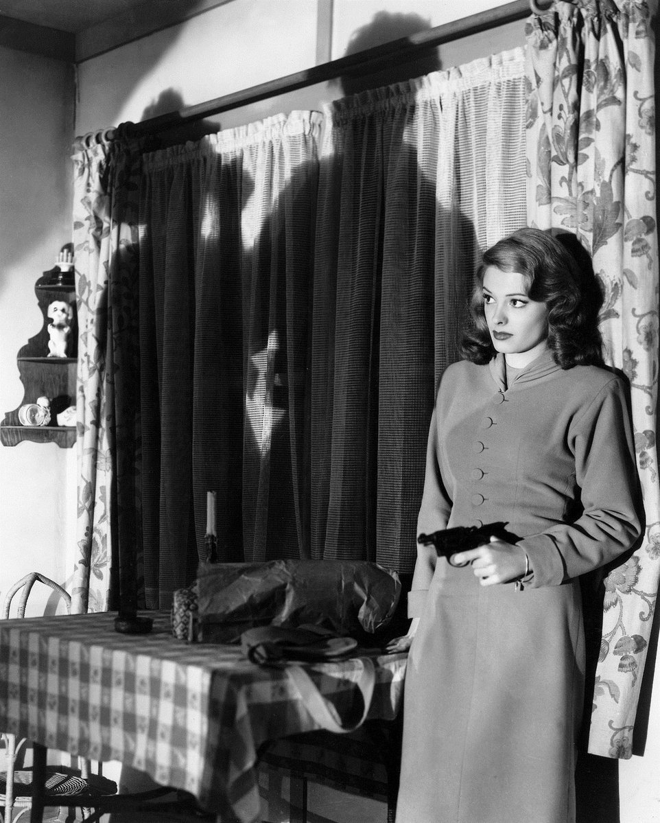 KeysSteven's tweet image. There are no belts in noir,
only wins &amp;amp; retiring losses
.. Moffat of Queensberry

#filmnoir #tcmff
#outofthepast #noir
brodie greer mitchum
#noiralley #tcmparty