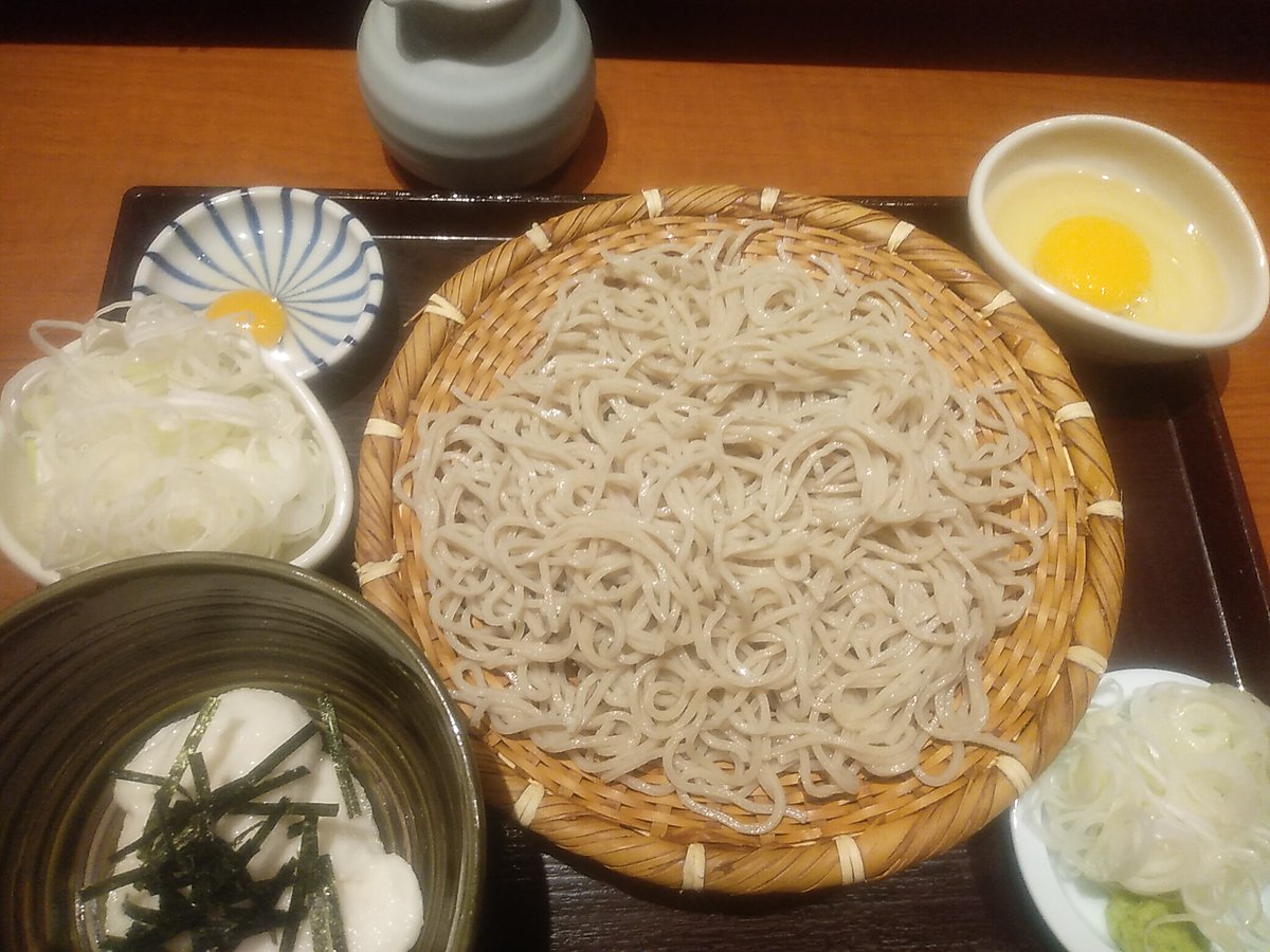 Zonochie1967's tweet photo. 少々残念なことがありました
入店の案内されるまで
私含めて4名入口で並んでいたのですが
列を無視して店に入る人がいました
バイトの店員こと思ったら
席に座って注文しようとしてたので
みんな並んでいるんだと注意しました
気づかなかったとヘラヘラ笑っていたけど嘘つくなよ💢 https://t.co/oLodvgIycK