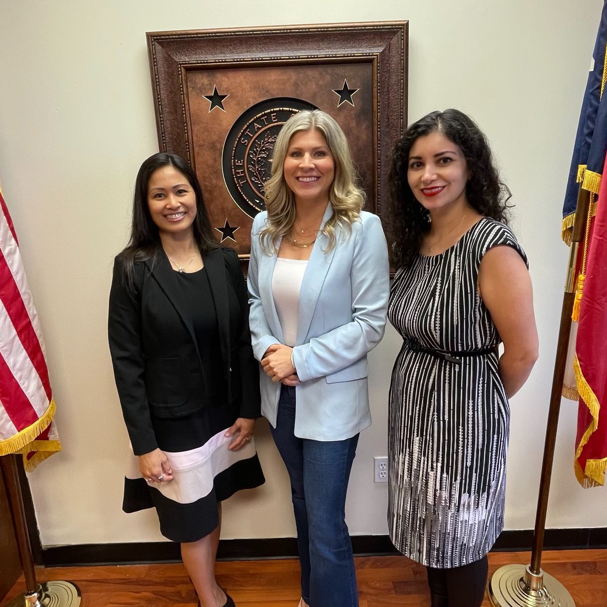 TNPAustin's tweet image. Great meeting with @LaceyHullTx in Houston today! Thanks for co-sponsoring the HEAL Texans bill and for your leadership on maternal health, nutrition, and access to care for Texans. Looking forward to continuing our work together for Texas patients. #txlege #NPsLead #Patients