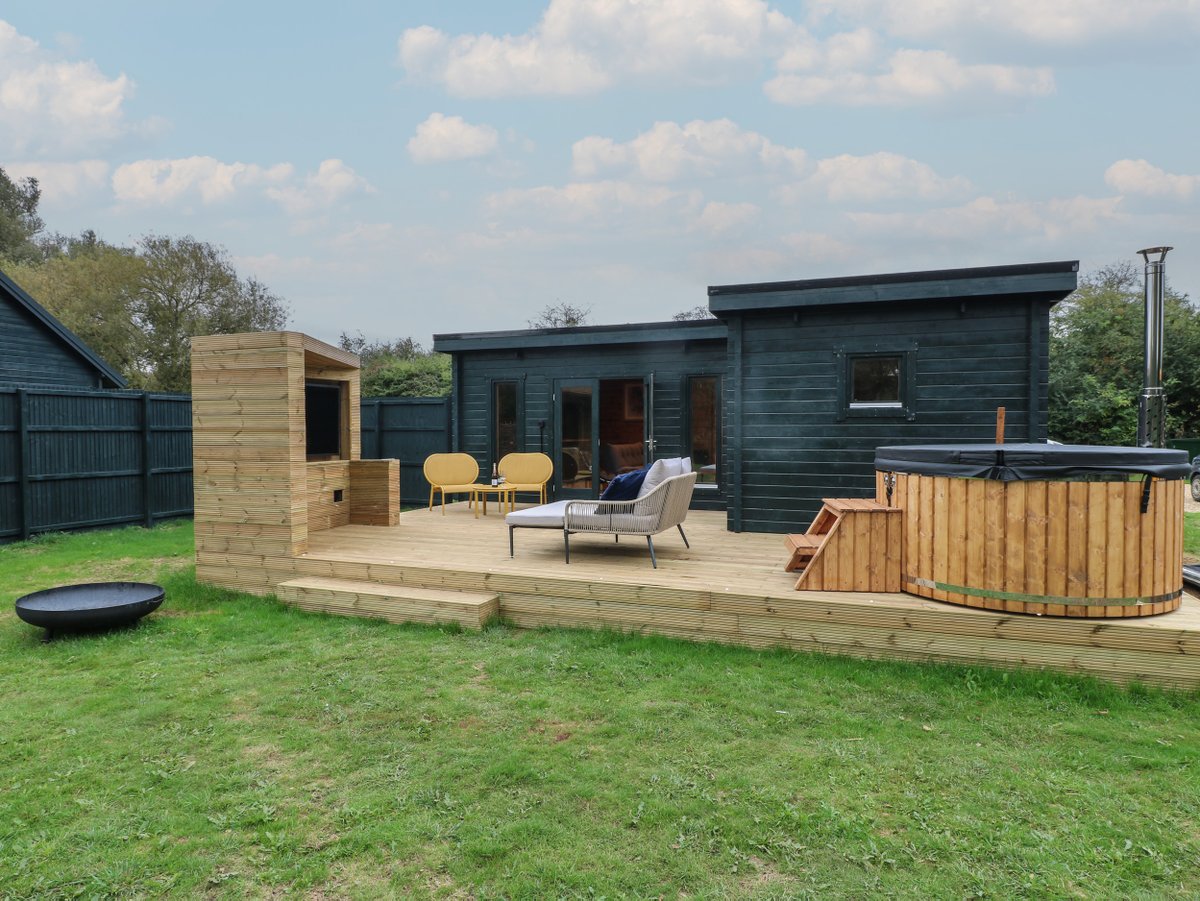 scateringcouk's tweet image. Badger's Burrow is a stylish lodge on a leafy site in South Luffenham near Edith Weston, Rutland with a private...

🐾 Dog friendly · 🛁 Hot tub
📍 South Luffenham, Rutland

selfcatering.co.uk/england/rutlan…

#SouthLuffenham #Rutland #DogFriendly #HotTub #HolidayCottage #SelfCatering