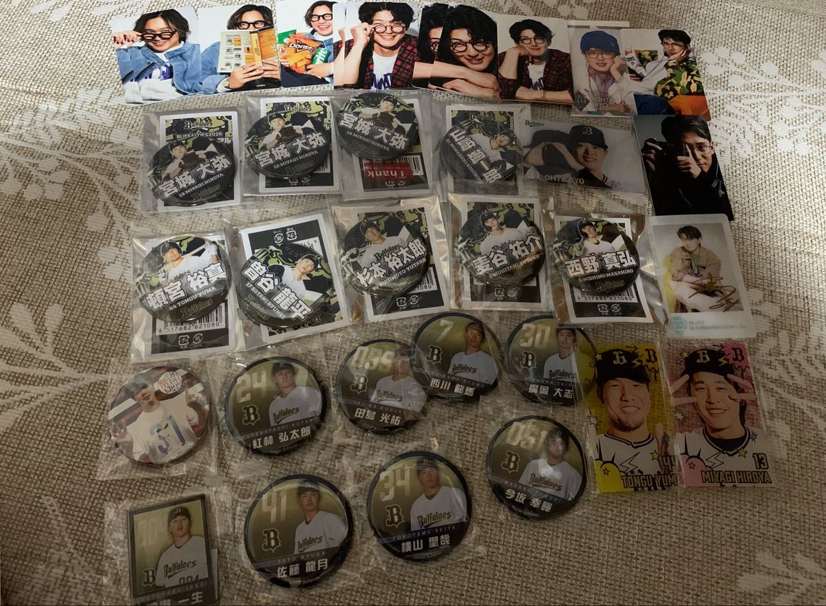 xey06's tweet photo. オリックス　全選手　ガチャ 交換

【譲】画像のもの

【求】0.19.30.67
定価で買取してくださる方探してます

廣岡の缶バッジは悩んでるので複数買取のみ出します

よろしくお願いいたします

 #オリックス交換 https://t.co/MaWbWznI0c