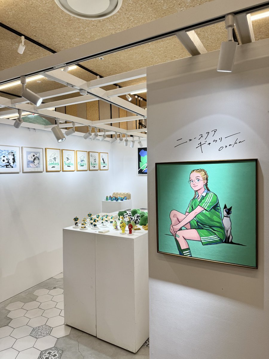tmizuno519's tweet photo. 【本日からスタート】
TURFLINE POP UP SHOP @ ニュースタアギャラリー大阪
2026.5.1 fri – 5.14 thu

Tシャツに加え、コラボレーション作家による原画、立体作品、グッズもあわせて展開します。
アートとフットボールが交差するTURFLINEならではの空間をぜひ会場でご体感ください！ https://t.co/HV94CtAKYK