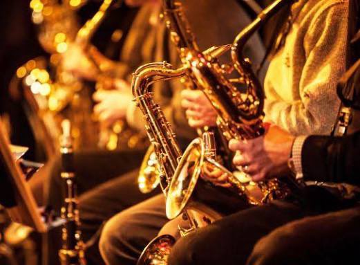 Celebrating International Jazz Day 🎷, a universal language that brings cultures together and breaks down borders. #Cuba is a living example: a mix of rhythms that have enriched jazz with its energy, history, and unique fusion. 
#CubaEsCultura