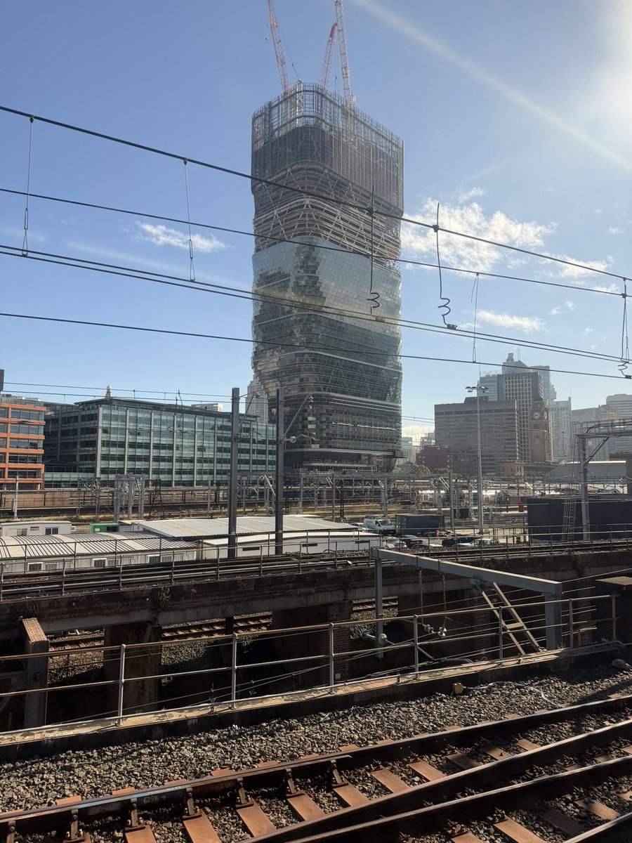 📍Sydney Tech Central 上班路过，随手记录一下悉尼未来科技中心 🌳 这栋楼建好之后，会是全球最高的环保木结构写字楼之一，挺有 ...