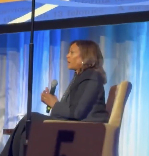 jackunheard's tweet photo. People are literally FALLING ASLEEP on stage at Kamala’s events 🤣

She’s running… https://t.co/iZA7D6LzOq