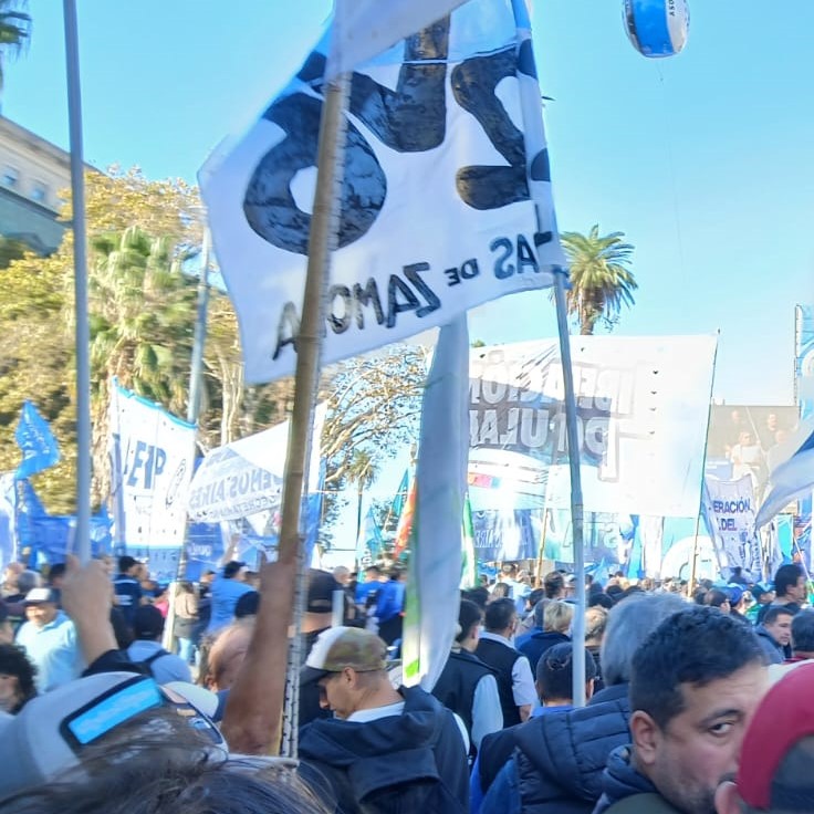 p26jregbsas's tweet photo. Esta situación no da para más. 
¡La entrega de la vida digna de nuestro pueblo tendrá consecuencias! ¡Unidxs somos fuertes; organizadxs invencibles!

https://t.co/PobBeavfik https://t.co/NdhgXWsfND