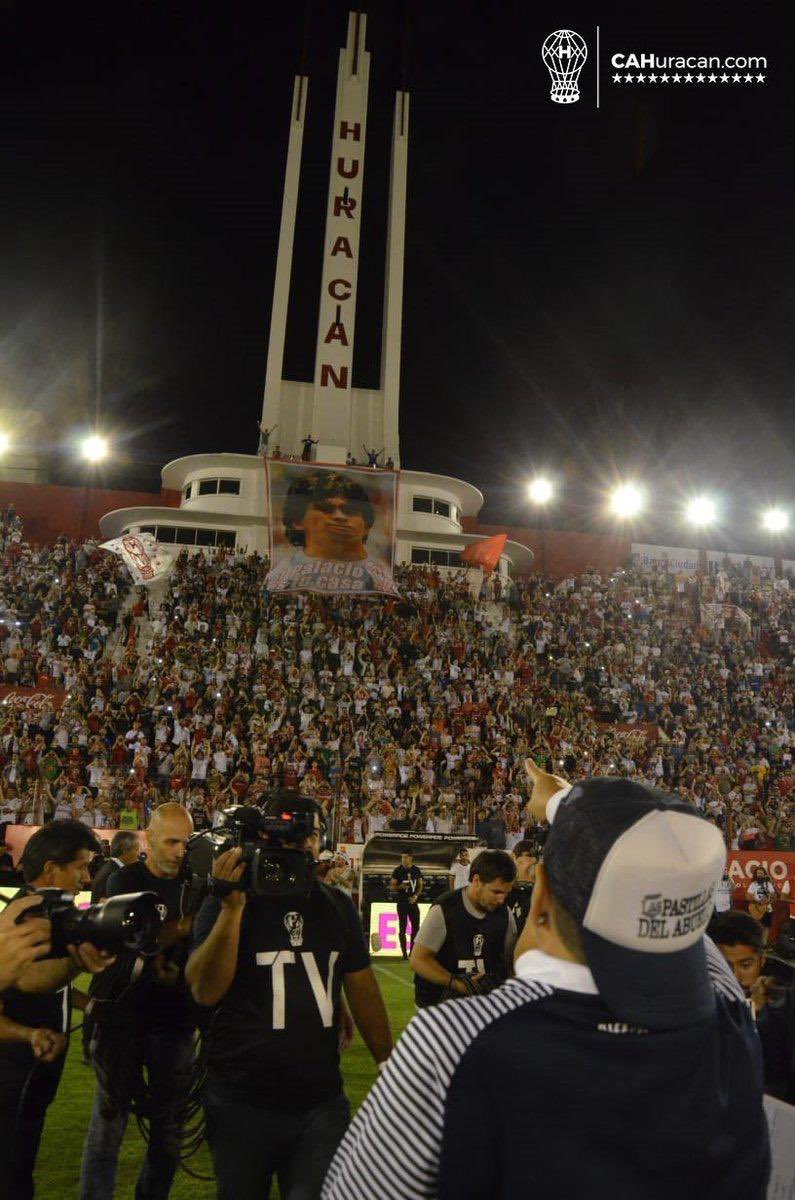 ¿por que es tendencia HURACAN? tweet media