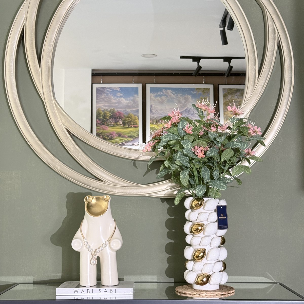 panelliving_bm's tweet image. Redefine your entryway with Panel Living’s multi-layered mirror and curated accents. Where modern geometry meets nature-inspired art. Pure luxury, beautifully reflected.
#ModernMinimalist #InteriorDesign #panelliving