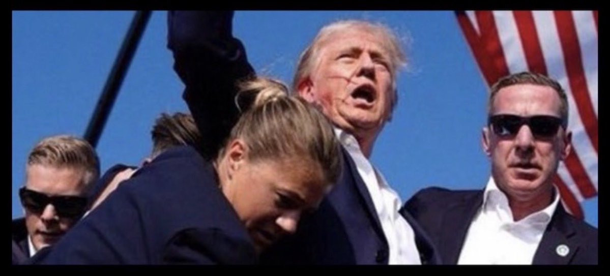 kangaroos991's tweet image. TWO things are 'notable' re this image:
1. Best not to 'follow' any of the #MAGA
'sheep' who use this as their wallpaper?
2. Was this 'staged' to boost his support
(which had been 'rapidly' falling) at that
critical stage of his 2024 campaign? 🤔

👇#KingOfDeception ⤵️ Agree? 🙋‍♂️