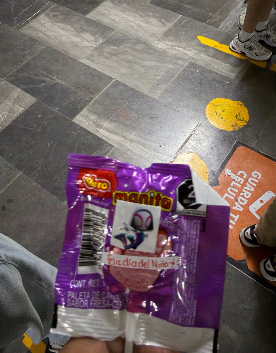 la chava q recargó mi tarjeta m regaló una paletita 7n7