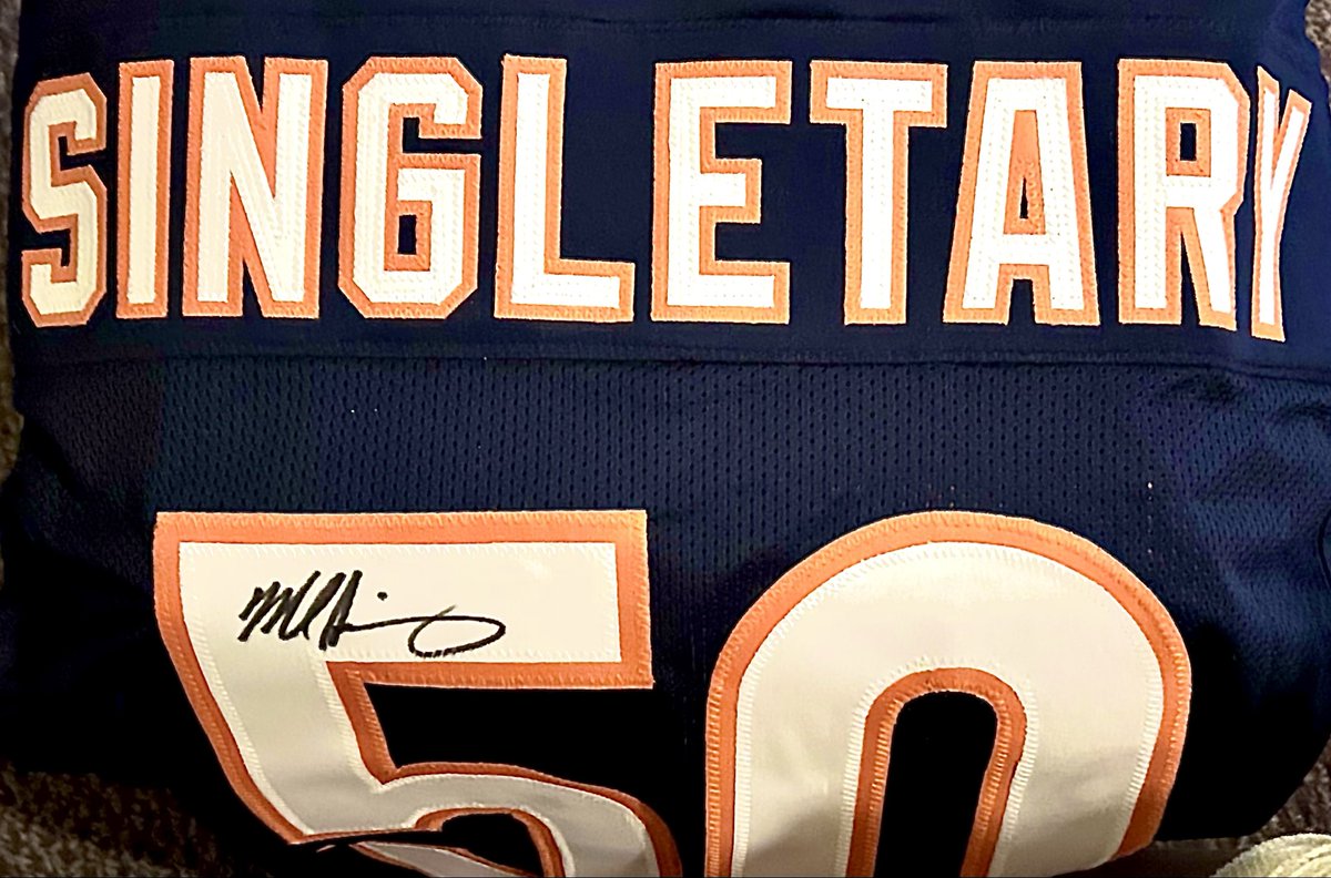 TheMarkCastNow's tweet photo. @GoldinCo here’s the result of the unboxing of my @ChicagoBears mystery jersey: #MikeSingletary with a @beckettcollect COA! Wow! Thank you! https://t.co/j8W0aqNtT1