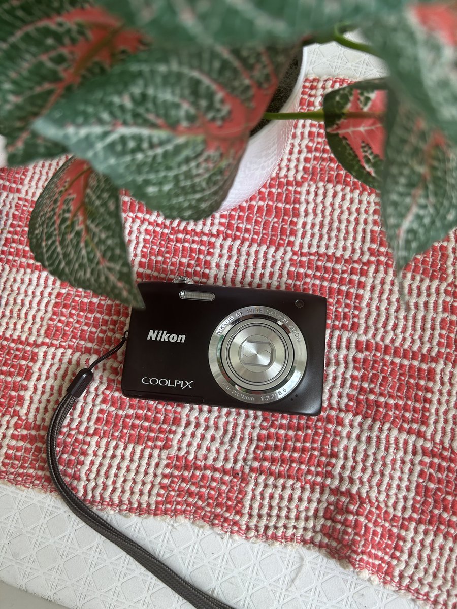 baddiegicam's tweet image. wts digicam nikon coolpix s2800

no minus!

1.350K (co oren ada diskon)

kelengkapan: unit, memori, card reader, batre, charger, strap, dan pouch

#wtb #zonabu #zonauang #zonajajan #camdig #kameradigital