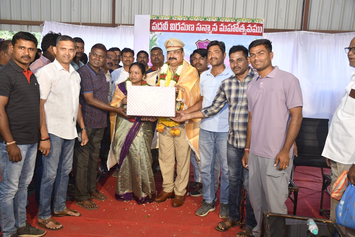 8thBnTSSP's tweet photo. A heartfelt retirement function was organized at the 8th Battalion, Kondapur, to honor the dedicated service of Sri Bhanu Murthy Addl.Commandant and Sri Madhan Mohan (ARSI)  in presence of Sri M. Ramakrishna Commandant, attended  as the Chief Guest https://t.co/UEWSiCOHzl