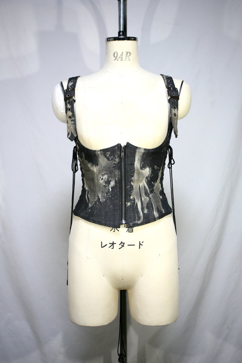 PRESENCE_Misty's tweet photo. 新作の肩ベルトが付いたコルセットです。4素材在りますので、詳しくはWeb Shop https://t.co/IZkPkvhSNMをご覧下さい。 https://t.co/zDJreokFin